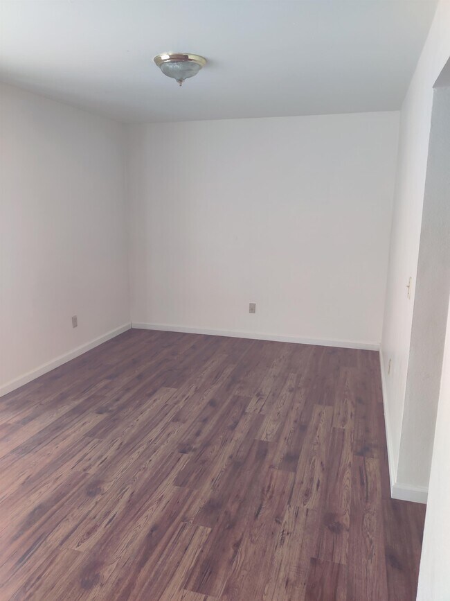 Building Photo - 18589 Lake Forest Dr