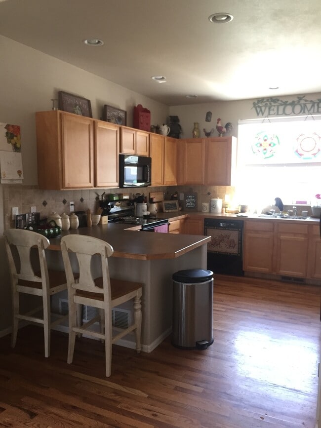 Building Photo - Beautiful 3 Bedroom 2.5 Bath Home in South...