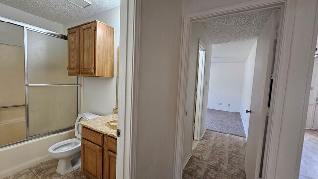 Building Photo - 544 E Windsor Dr