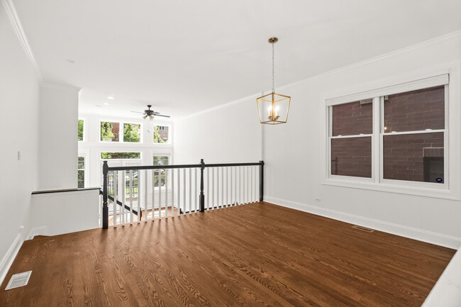 Building Photo - 3928 N Greenview Ave