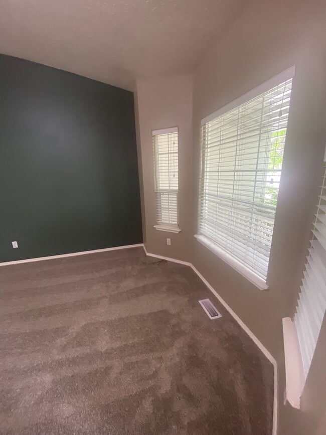 Building Photo - 3 Bed, 2 Bath,  Single Story, CUL-D-SAC Ho...