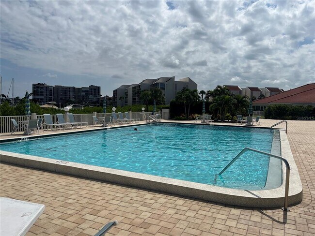 Building Photo - 8000 Sailboat Key Blvd S