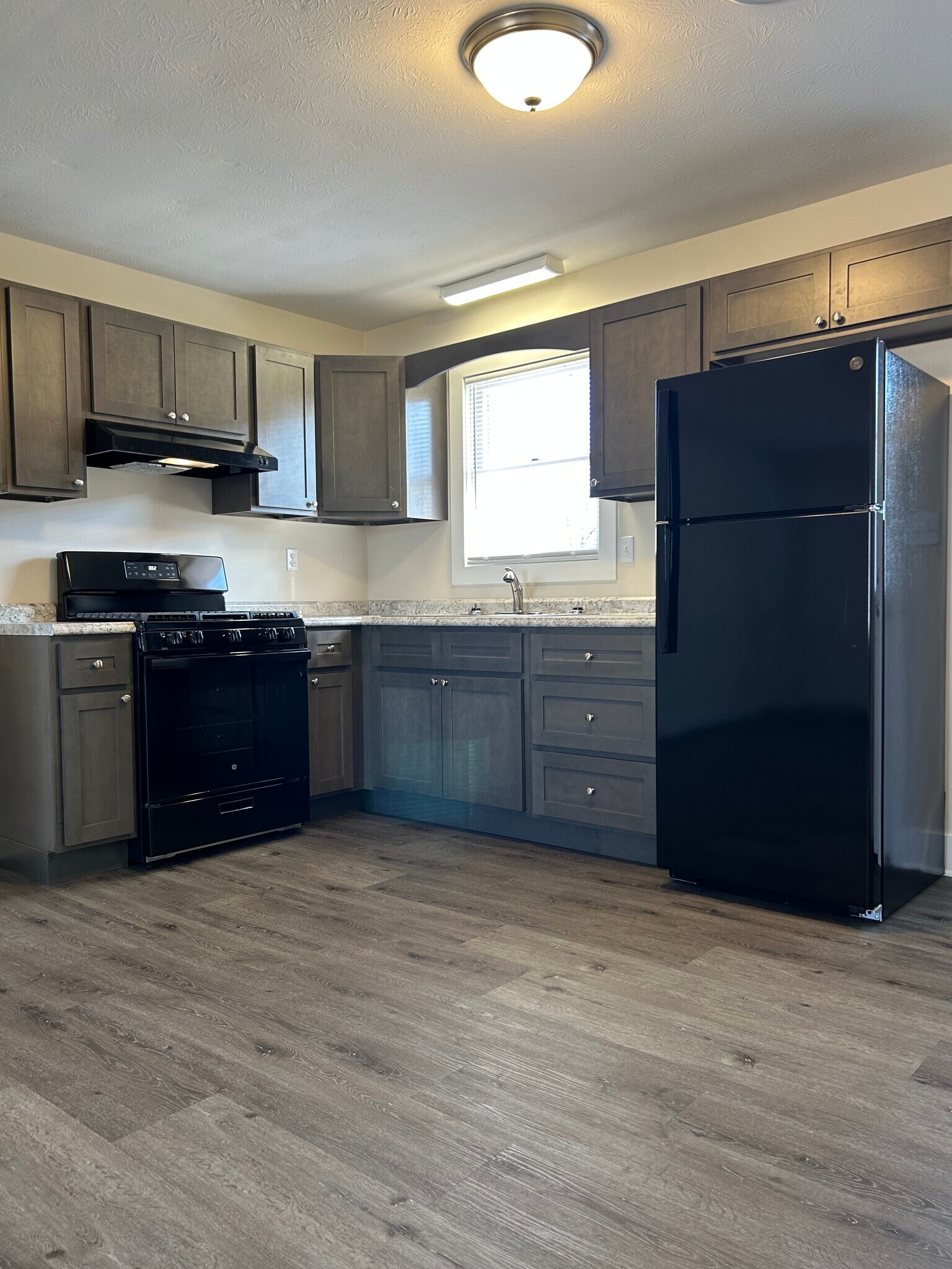 Building Photo - 100 Holmes Dr