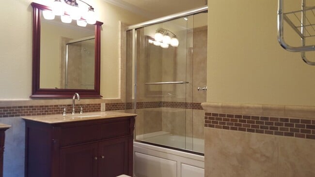 Building Photo - Stunning 3BD Home in The Caminito Monarca Community!!