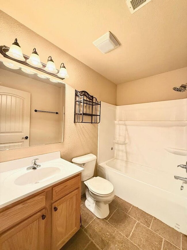 Building Photo - 100 Edna St