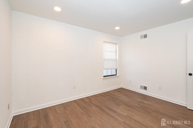 Building Photo - 801 Woodbridge Commons Way