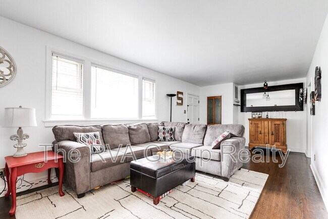 Building Photo - 6325 Glyndon Ln