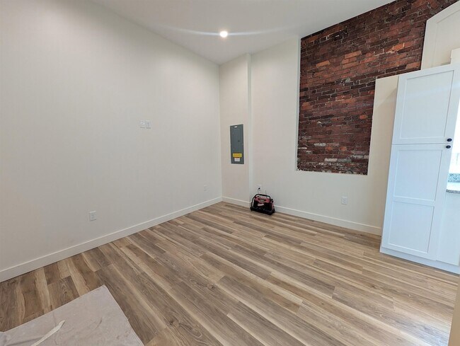 Building Photo - 22 S Main St