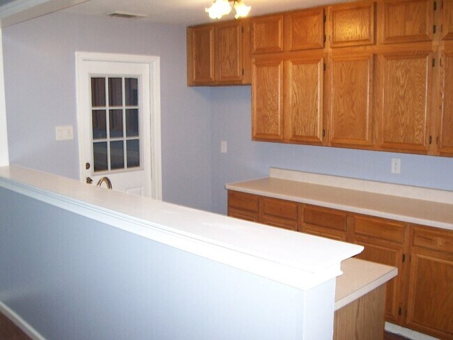 Building Photo - 830 Wateka Way