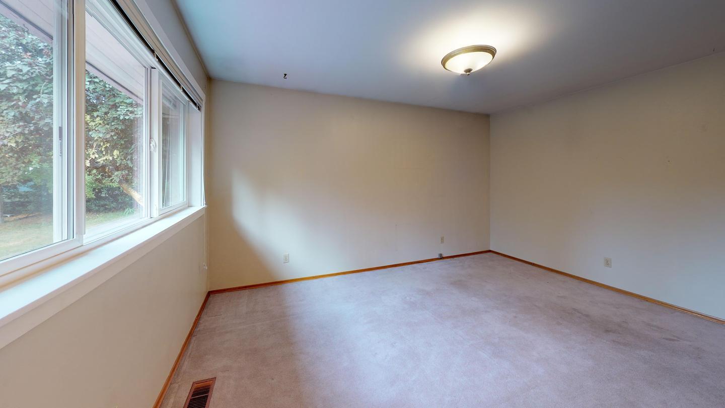 Building Photo - 510 N 87th St