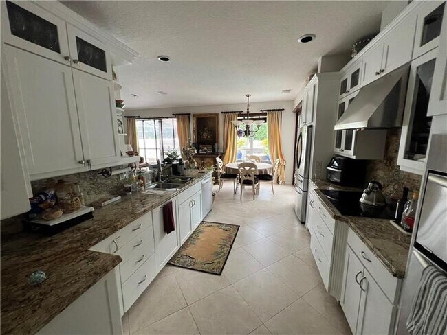 Building Photo - 9588 Lake Serena Dr