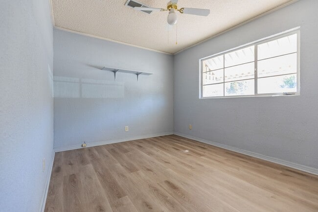 Building Photo - Well Maintained 3 Bedroom 1.5 Bath Home!
