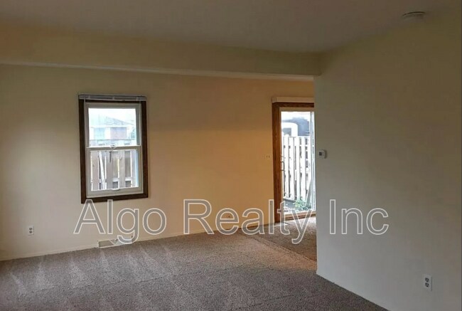 Building Photo - 6050 Wentworth Ave