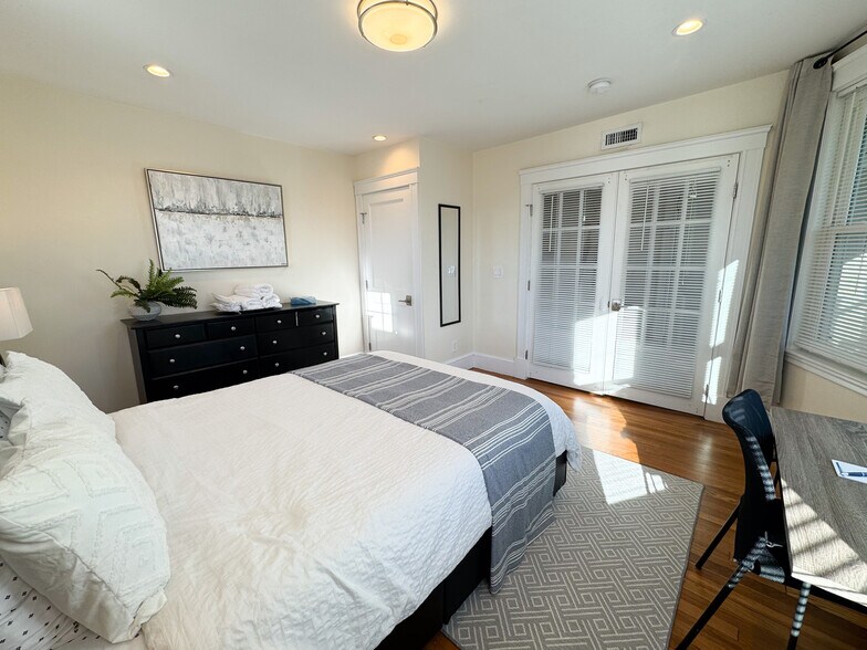 Building Photo - 34 Clay St