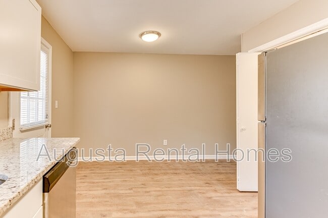 Building Photo - 144 Chalet N Blvd