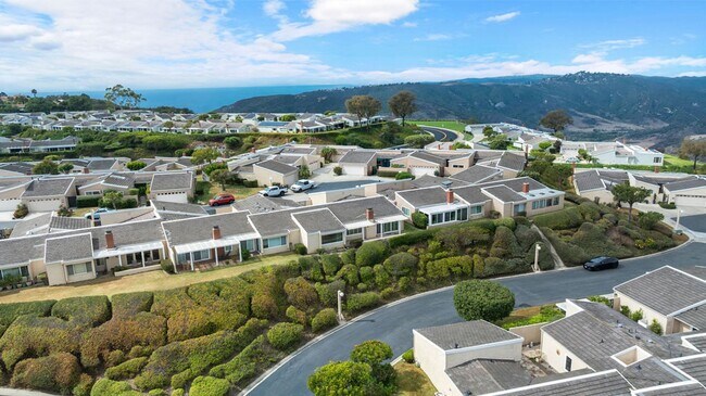 Building Photo - Charming 2 Bedroom Coastal Retreat with Pa...