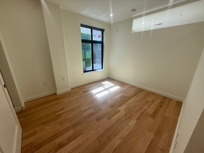 Building Photo - Brand new units 0-1 bedroom