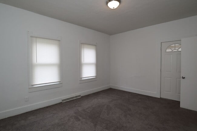 Building Photo - 2 Bedroom Indianapolis House!