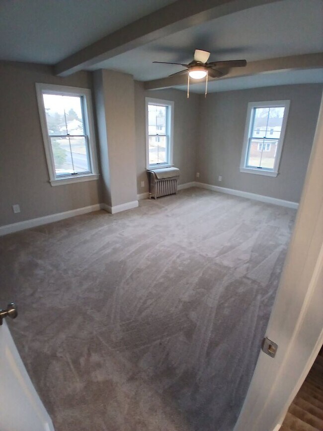 Building Photo - SPACIOUS RENOVATED FARMHOUSE AVAIL. FOR RENT!