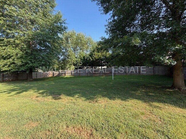 Building Photo - HARDIN VALLEY:  3 BEDROOM, 2.5 BATH IN BRI...