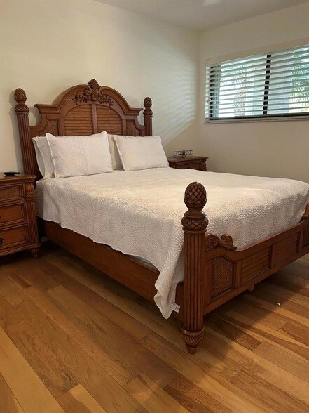 Building Photo - 625 NW North River Dr