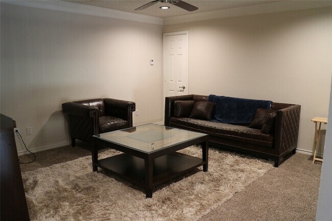 Building Photo - 1936 Gansett Dr