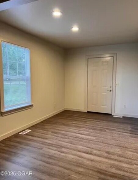 Building Photo - 507 W Briarbrook Ln