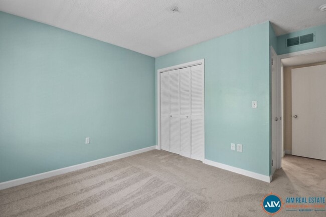 Building Photo - Move-In Ready 2 Bedroom Condo – Steps from...