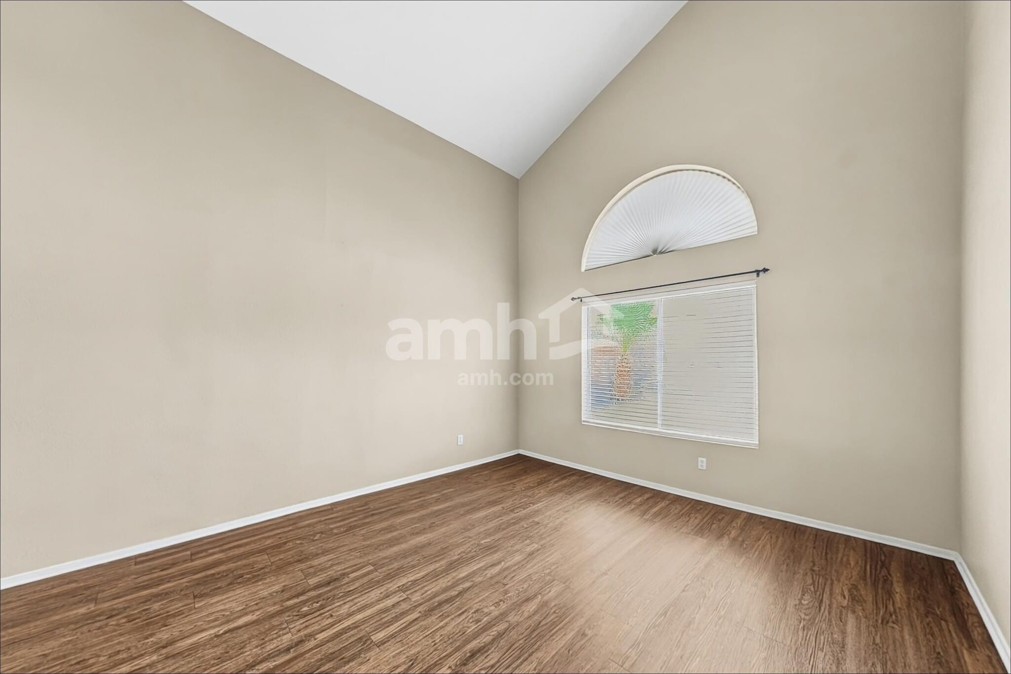 Building Photo - 1717 Cedar Bluffs Way