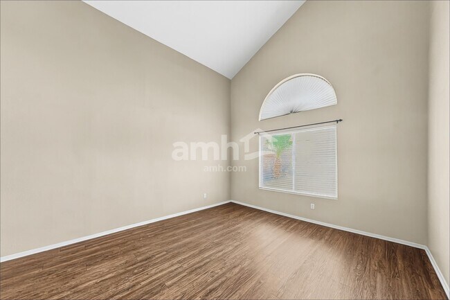 Building Photo - 1717 Cedar Bluffs Way