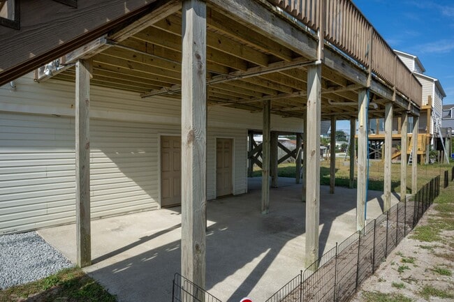 Building Photo - Ocean View 2BR/2BA Home – Updated Bath, St...