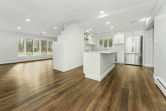 Building Photo - 57 Sloane Dr