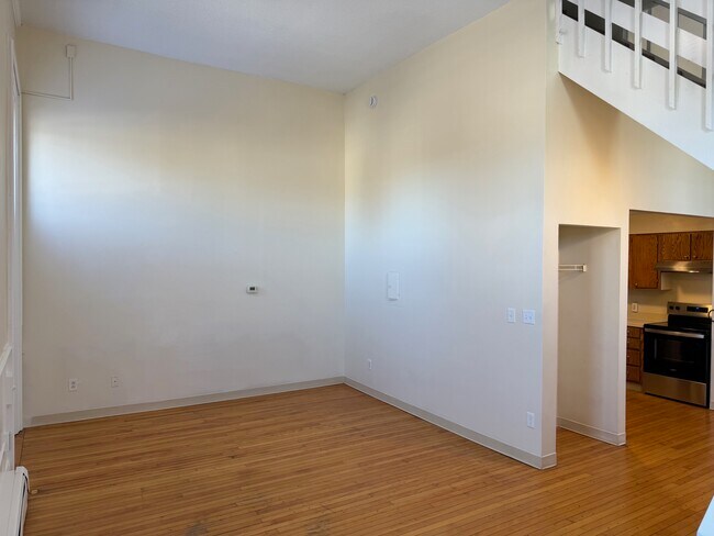 Building Photo - 34 Spring St