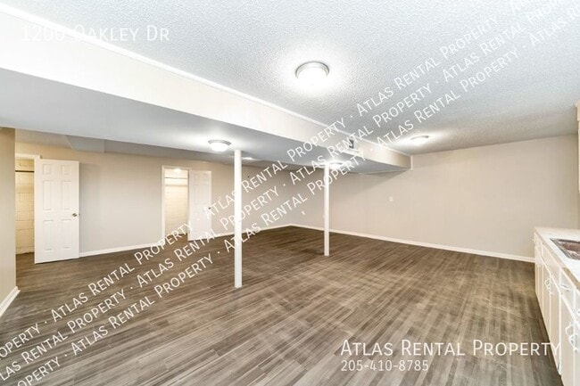 Building Photo - 1200 Oakley Dr