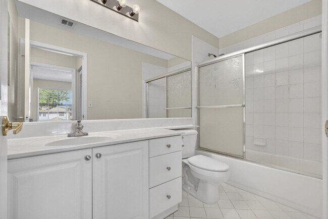 Building Photo - 1104 Oakwater Dr