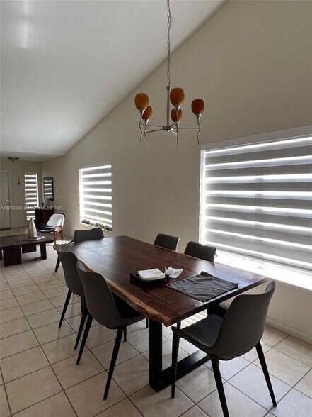 Building Photo - 1090 Golden Cane Dr