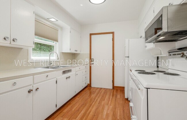 Building Photo - 11356 NE Glisan St