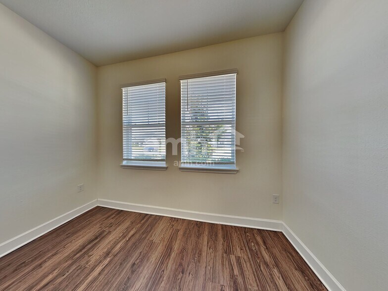 Building Photo - 341 Pine Terrace Dr
