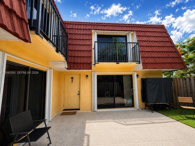 Building Photo - 9954 NW 6th Pl