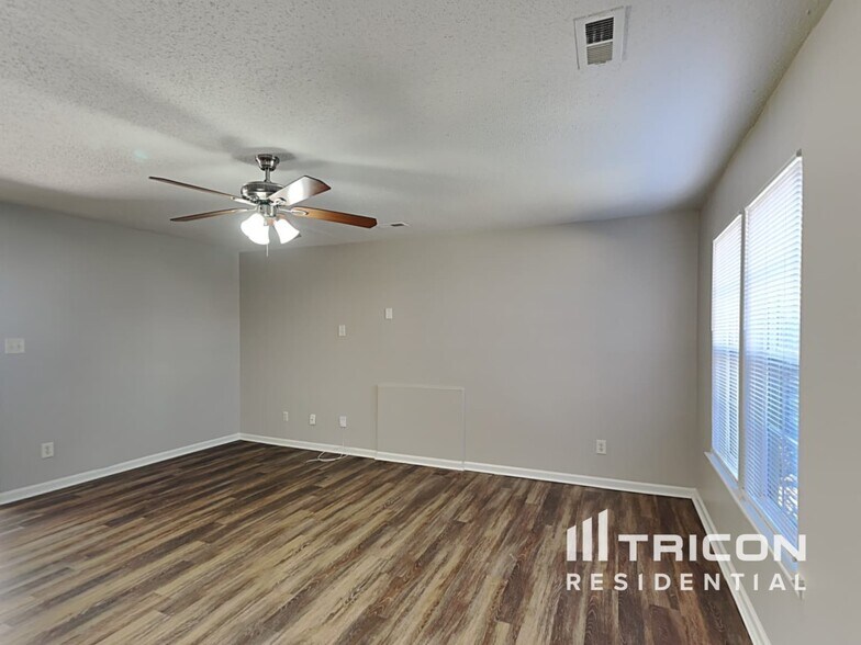 Building Photo - 9234 Tiger Lily Ln