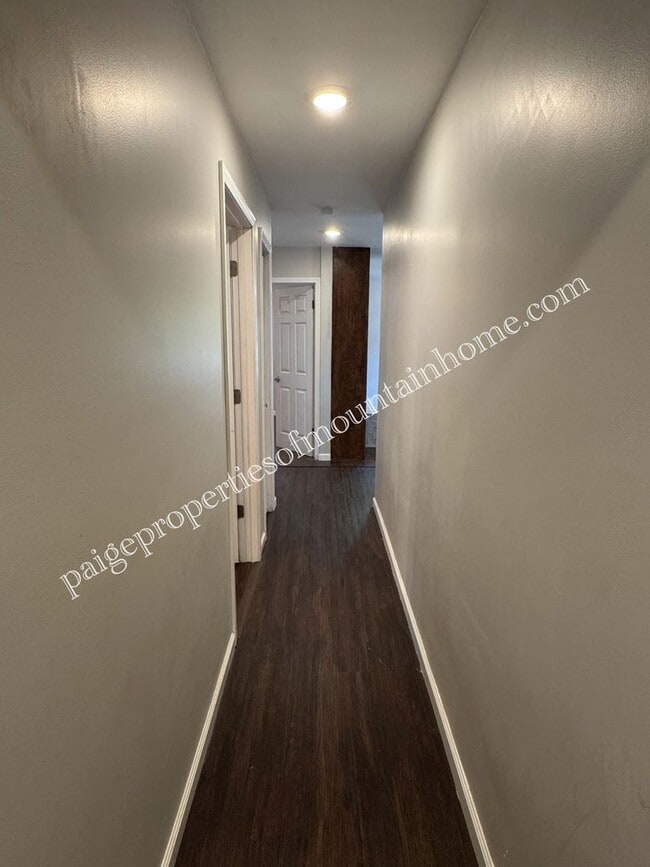 Building Photo - Charming 3 bed, 2 bath off Hwy 5 South