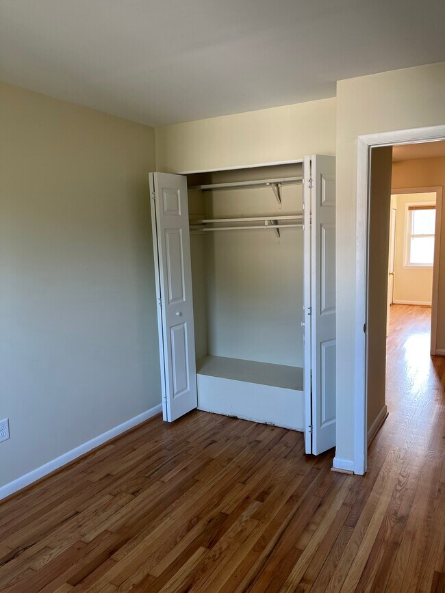 Building Photo - 2 Wimbledon Ln