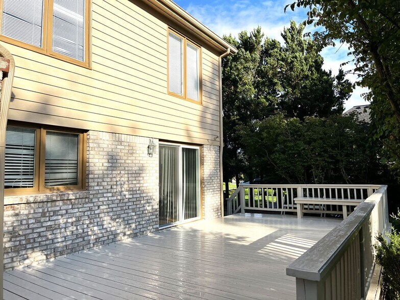 Building Photo - 1841 Grayslake Dr