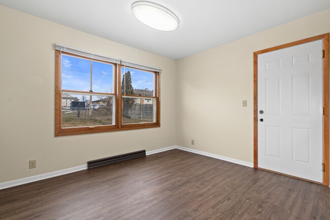 Building Photo - 8718 Westbrook Dr