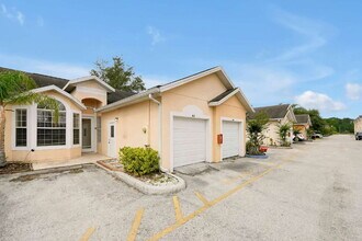 Building Photo - "Charming 3-Bed, 2-Bath Condo Oasis in Orlando – 1,000 Sq Ft of Comfort!"