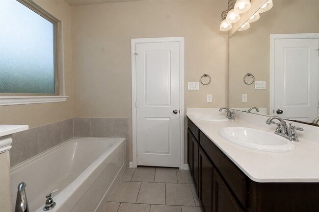 Building Photo - 356 Emerald Creek Dr