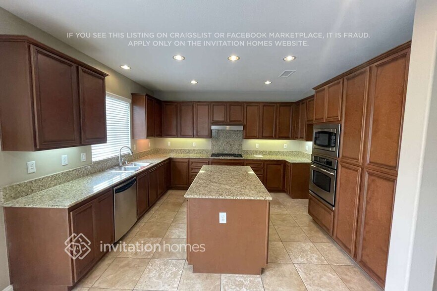 Building Photo - 32626 Spun Cotton Dr