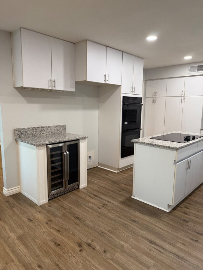 Building Photo - Beautifully remodeled home - Must see!   1...