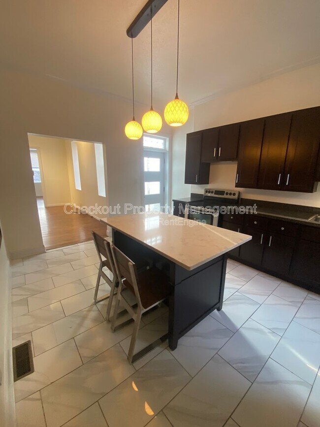 Building Photo - 2905 S 18th St