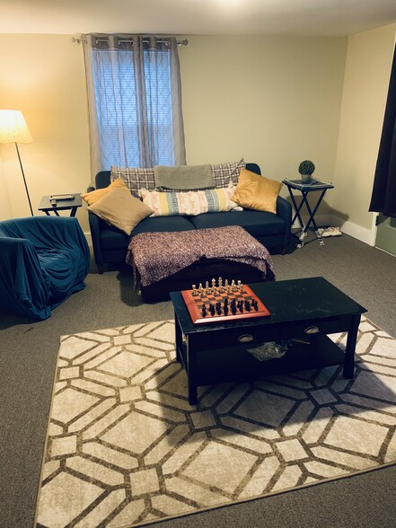 Living room - 218 Sandhill Rd